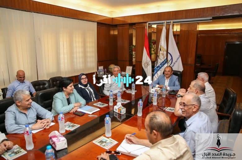 «جولة مفاجئة» وزير قطاع الأعمال يتفقد مصانع أدوية الإسكندرية