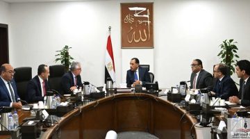 «استثمارات واعدة» مدبولي يراقب خطة قناة السويس لجذب رؤوس الأموال الأجنبية