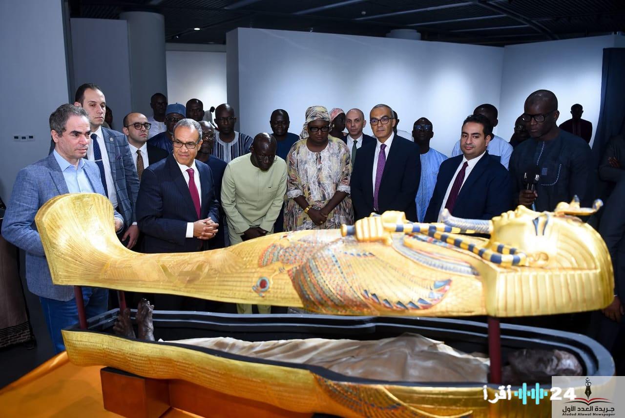 «كنوز مصرية» وزير الخارجية يهدي تحفًا فرعونية لمتحف الحضارات الإفريقية