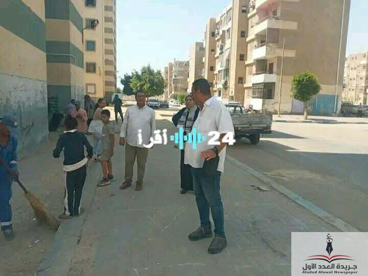 «جهود متواصلة» حي الأربعين بالسويس يكثف حملات النظافة في المدن السكنية