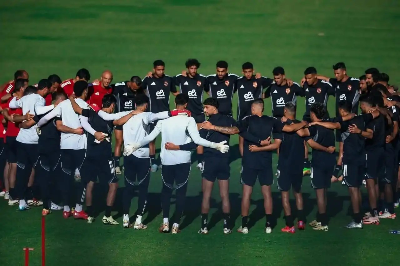«صفقة مفاجئة» لاعب وسط الأهلي يرحل إلى سيراميكا كليوباترا