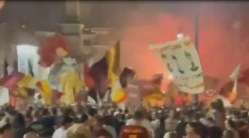 «إحياء للذكرى».. جماهير روما تحتشد في نافونا احتفالًا بالذكرى الـ 98 لتأسيس النادي