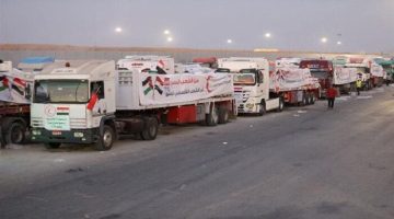 «نافذة أمل تلوح في الأفق» انطلاق قوافل المساعدات المصرية نحو غزة.. مشاهد مؤثرة توثق اللحظات الأولى (فيديو)
