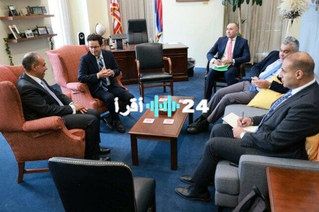 «دبلوماسية مُشتركة» وزير الخارجية يبحث مع سيناتور أمريكي تعزيز التعاون الثنائي