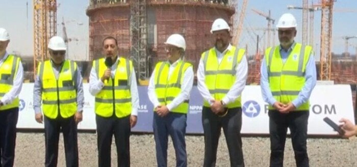 «بأيدٍ مصرية».. مدبولي يبشر: الضبعة تنطلق في 2028 بعمالة مصرية تتجاوز 80%