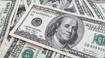 «تذبذب مستمر».. الدولار يحافظ على استقراره مقابل الجنيه المصري في تعاملات اليوم بالبنوك ومكاتب الصرافة