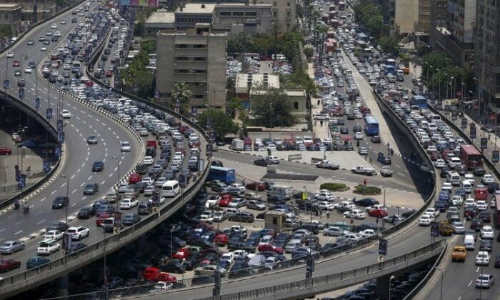 «ازدحام مروري خانق».. القاهرة والجيزة تختنقان في زحام مروري صباحي كثيف