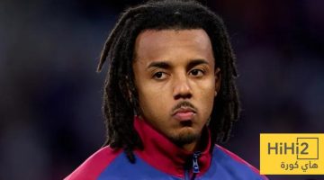«مستقبل مضمون» كوندي يوقع على تمديد عقده مع برشلونة