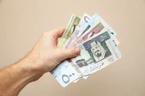 «بين الترقب واليقين» .. حقيقة صرف رواتب يوليو في السعودية تثير الجدل رسميًا