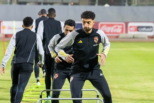 «هداف المستقبل» وسام أبو علي يرتدي قميص الأهلي رسميًا بعد حسم انتقاله