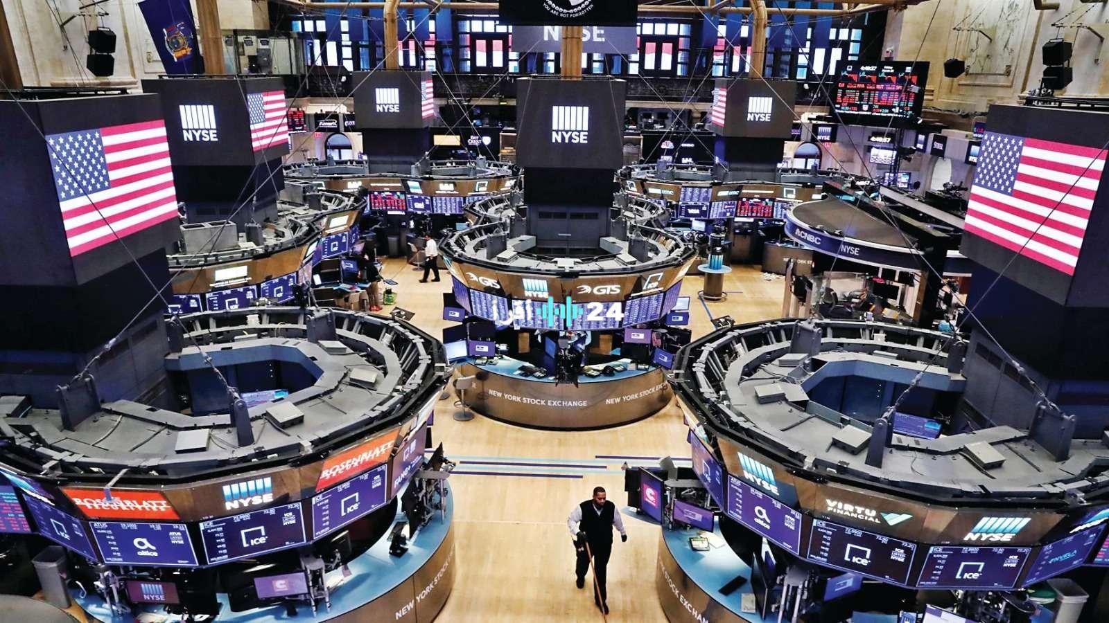 «حذر يسبق القرار» تراجع الأسهم الأمريكية وسط ترقب لخطوة الفيدرالي بشأن أسعار الفائدة