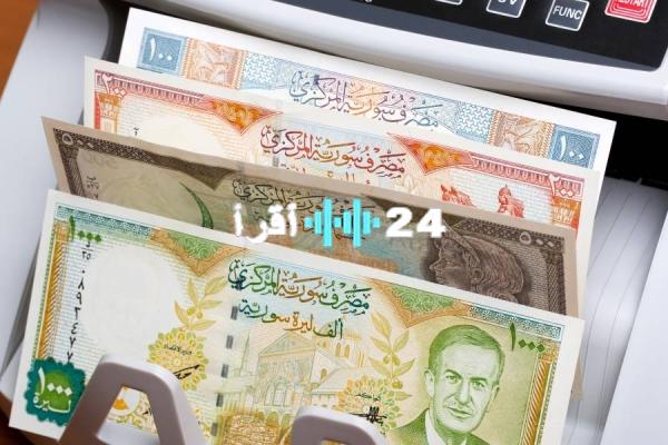 «ثبات حذر».. الليرة السورية تحافظ على استقرارها النسبي أمام الدولار في تعاملات مساء السبت