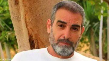 أحمد عبدالعزيز يرفض مصافحة شاب.. غضب وجدل في مصر