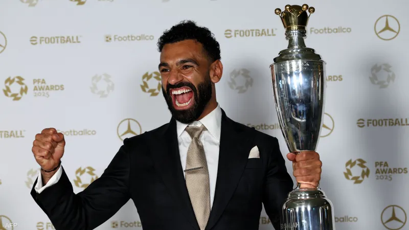 «إنجاز تاريخي» محمد صلاح يتربع على عرش الأفضل في إنجلترا للمرة الثالثة ويكتب اسمه بأحرف من ذهب في سماء البريميرليج