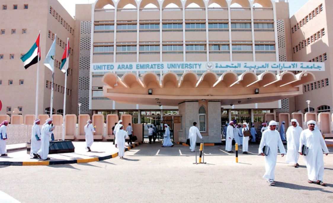 «فرصة ذهبية للدراسة في الإمارات» جامعة الإمارات تعلن تفاصيل رسوم الوافدين وشروط القبول للأجانب والمقيمين