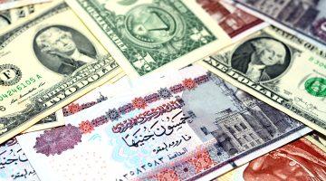 «تذبذب مستمر» الجنيه المصري والدولار رحلة صعود وهبوط في تعاملات الجمعة 15 أغسطس 2025