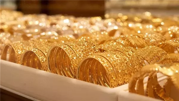 «تذبذب الأسعار يهز الأسواق» تراجع سعر جرام الذهب في تعاملات مساء اليوم الجمعة 1 أغسطس 2025