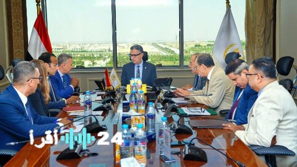 وزير التموين يبحث خطط تطوير شركة السكر والصناعات التكاملية