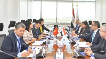 «تعزيز التعاون التجاري» وزير الاستثمار المصري يبحث مع المسؤولة الفيتنامية سبل تنمية التبادل التجاري المشترك في ظل التحديات الاقتصادية العالمية