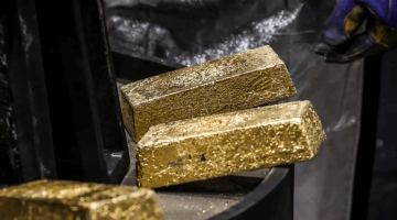 «مفاجأة في سوق المعادن» الذهب يفقد بريقه وتراجع الأسعار يثير تساؤلات المشترين