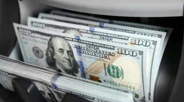 «تذبذب مستمر» الدولار يترقب أسعار الصرف في فلسطين مقابل اليورو والدينار الأردني اليوم السبت 16 أغسطس 2025