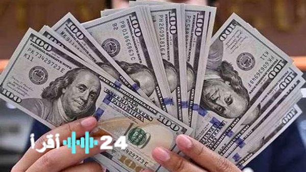 «تذبذب في السوق» الدولار يحافظ على استقراره في تعاملات الأحد