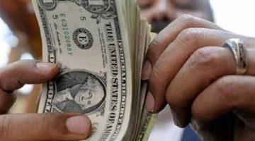 «تذبذب مستمر» الدولار يحافظ على مستويات تداوله أمام الجنيه المصري اليوم