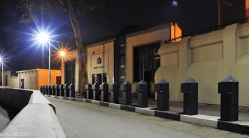 إزالة الحواجز حول السفارة البريطانية في القاهرة خطوة نحو تحسين الأمن وتسهيل الحركة