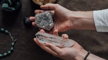 «طاقة صيفية إيجابية».. 6 أحجار كريمة تمنحك الهدوء وتخفف التوتر في حرارة الصيف