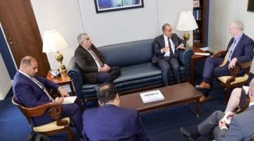 «دبلوماسية حاسمة» وزير الخارجية يؤكد التزام مصر الراسخ بحل الدولتين كضمان للسلام