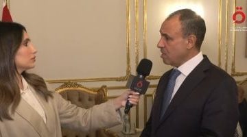<p><strong>مصر تعرض المساعدة لغزة وتدعو إسرائيل لرفع الحصار وفتح المعابر</strong></p>