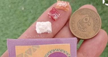 منى تُحوّل حلوى المولد النبوي إلى قطع فنية بحجم العملات المعدنية