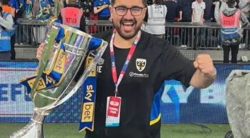 «من ملاعب الأحياء إلى منصة ويمبلدون».. محلل أداء مصري يُضيء سماء التنس العالمية بعد رحلة كفاح