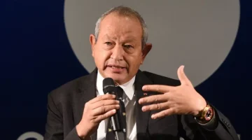 «ساويرس يرد بقوة» رجل الأعمال المصري يفند تغريدة خليجية تزعم بيع الأهرامات
