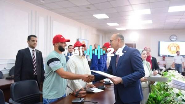 «فرص عمل واعدة» وزير العمل يسلم عقود توظيف لكوادر مصرية للعمل بالبوسنة والهرسك