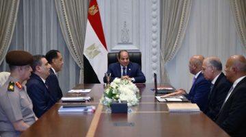 السيسي يوجه الحكومة بالالتزام بخطط المشروعات ومراجعة صيانة الطرق