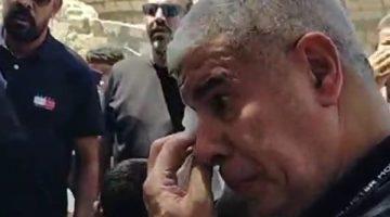 شاهد تأثر أحمد شوبير ودموعه في وداع والد محمد الشناوي بالصور الكاملة