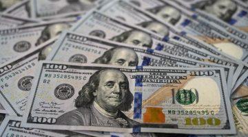 «صعود وهبوط» سعر الدولار يترقب الجنيه في تعاملات اليوم  بعد الزيادة الأخيرة