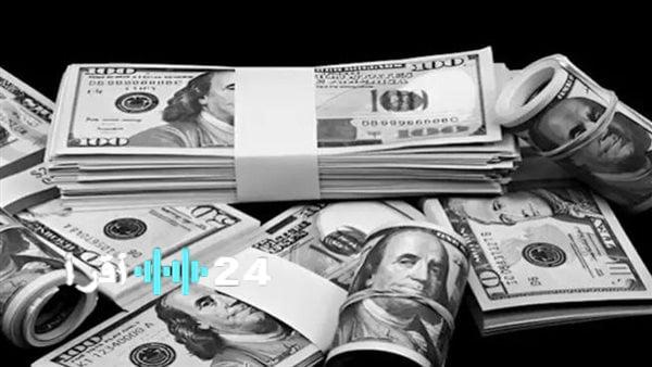 «هبوط مفاجئ» تراجع سعر الدولار في البنك المركزي والبنوك المصرية