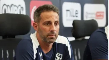 «طمأنينة في القلعة البيضاء» تفاصيل الحالة الصحية ليانيك فيريرا مدرب الزمالك بعد الوعكة المفاجئة عقب لقاء المقاولون