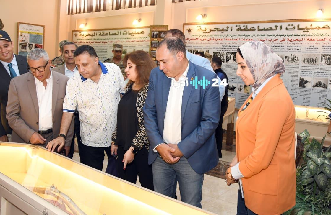 «في جولة ميدانية» القوات المسلحة تستقبل وفدًا إعلاميًا وطلاب الأكاديمية العسكرية في زيارة لوحدة بحرية
