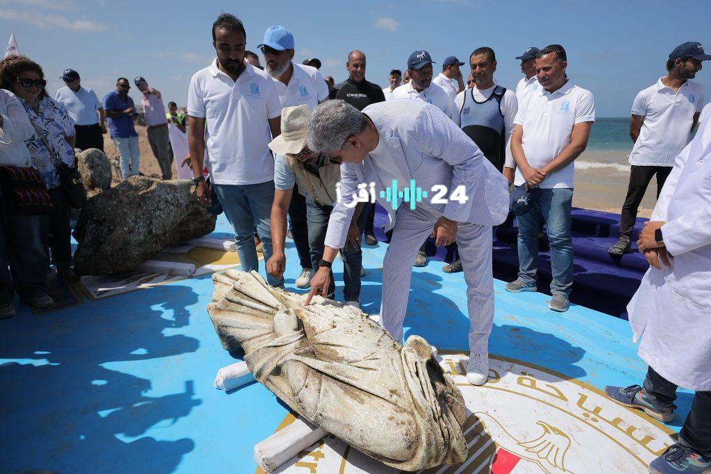 «كنوز الغارقة» انتشال 3 قطع أثرية ضخمة من مياه أبو قير بحضور رسمي رفيع المستوى