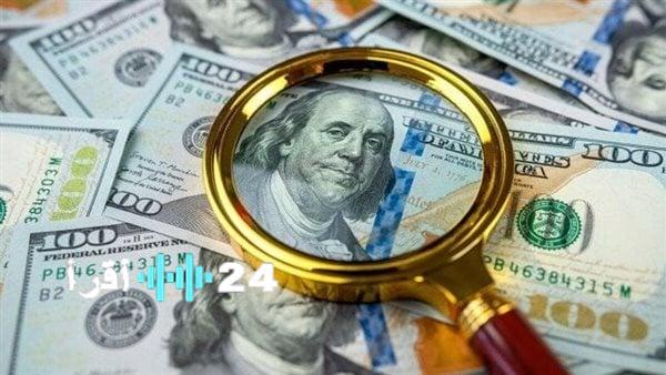 «صعود وهبوط» سعر الدولار يتأرجح في البنوك المصرية بتعاملات اليوم