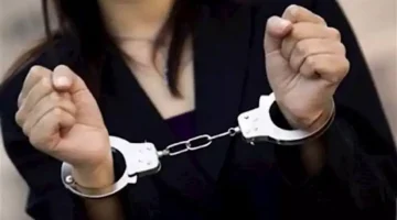 «في قبضة القانون» سقوط مدونة شهيرة في أكتوبر بتهمة النصب والاحتيال وادعاء صلات وهمية بمسؤولي المرور