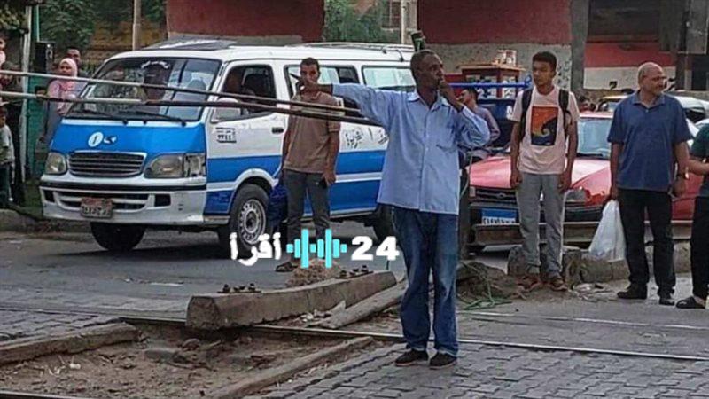 «تقديرًا لشجاعته» وزير النقل يكرم عامل مزلقان السادات في بني سويف بعد تصديه البطولي للحادث