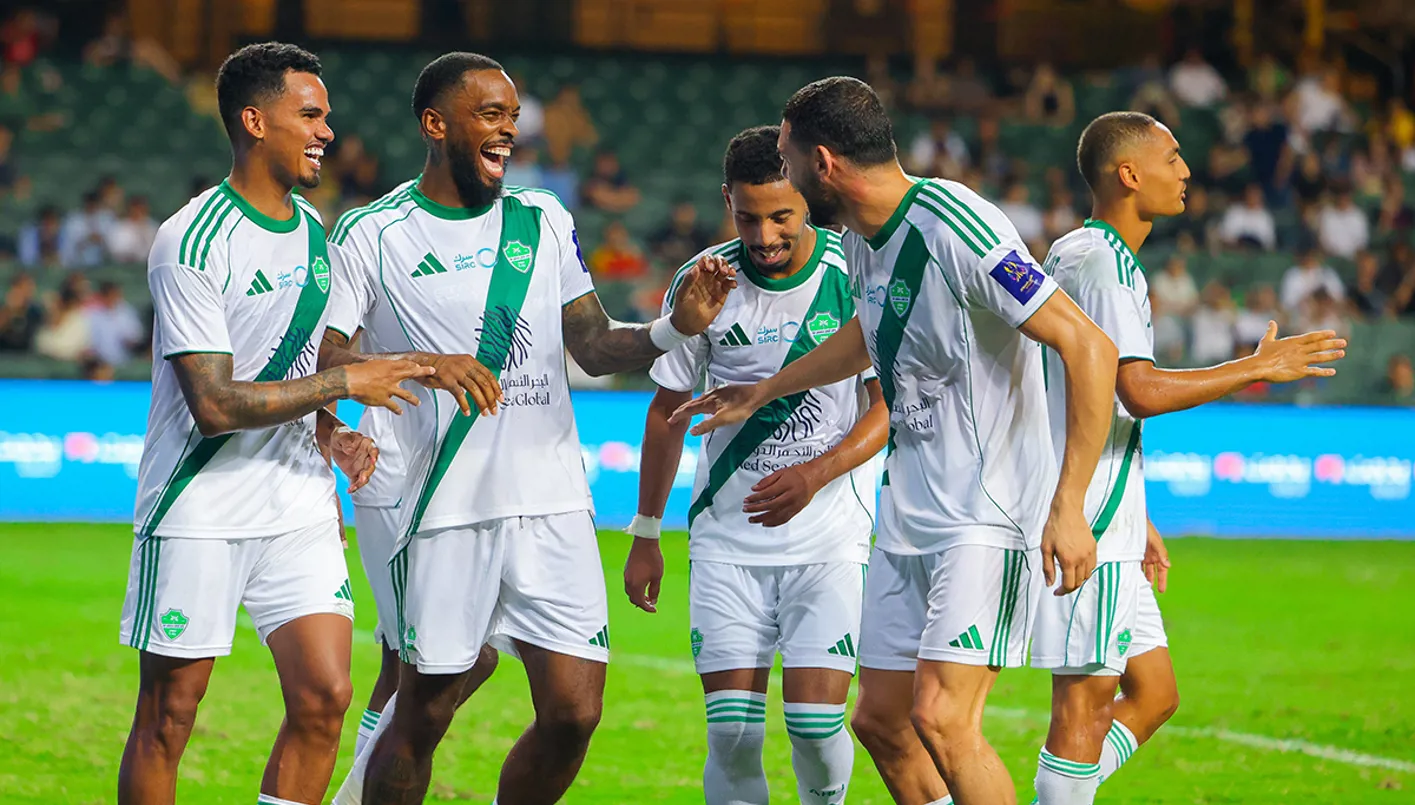 الأهلي يكتسح القادسية ويتأهل لنهائي كأس السوبر السعودي
