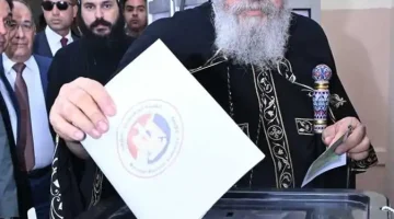 «صوت يحدد المستقبل» البابا تواضروس يدلي بصوته في انتخابات الشيوخ ويكشف معايير اختياره لعضو المجلس