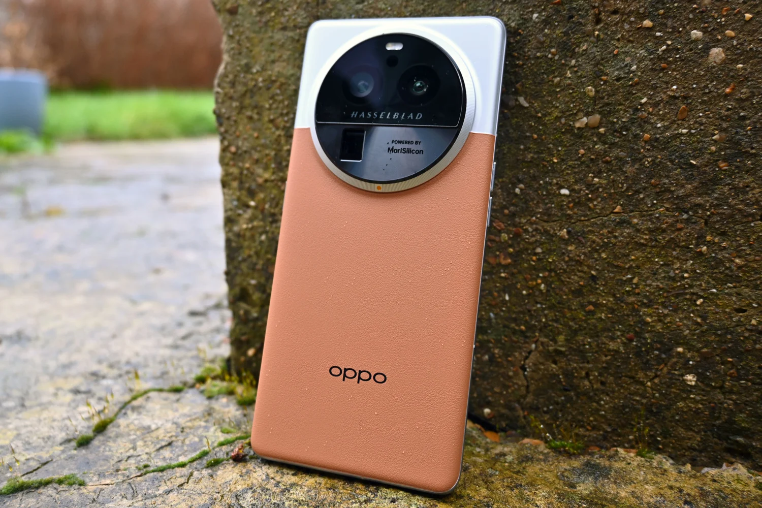 Oppo Find X6 Pro أيقونة الفخامة والقوة التي تعيد تعريف هواتف الأندرويد