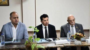 «بعد إقرار القانون» وزير الشباب والرياضة يعقد اجتماعًا حاسمًا مع مسؤولي الشؤون القانونية بالأندية