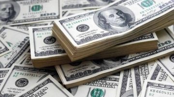 «تذبذب مستمر».. الدولار يواصل تقلباته في تعاملات المساء اليوم الأحد 3 أغسطس 2025